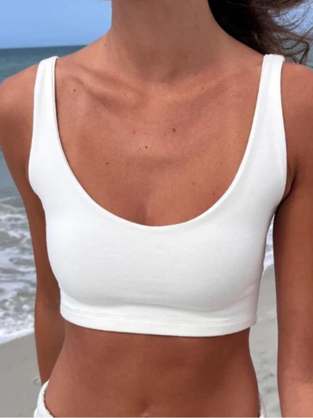 Brandy Melville White Scoop Crop Tank - Picture 4 of 5